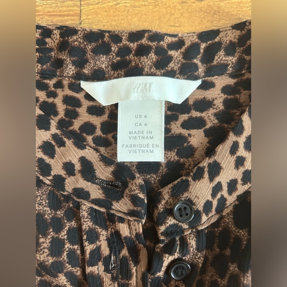 H&M Cheetah Print Sheer Tunic Style Button up Top Long Sleeves Brown and Black - Picture 8 of 12